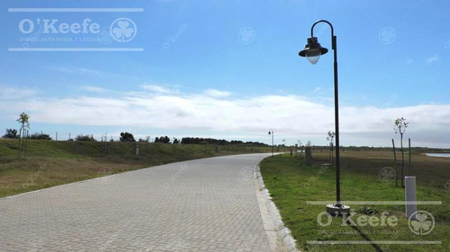 Imperdible Lote En Venta A Laguna En Barrio Villalobos - Hudson - Oportunidad.