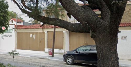 Casa En Remate Bancario En Calz. De Los Pirules, Granja, Zapopan, Jalisco (60% Descuento, Excelente Plusvalía) ¡gran Oportunidad De Inversión! - Sk12