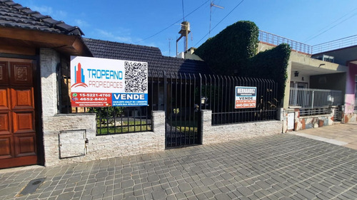 Imagen 2 de 25 de Excelente Chalet En Venta De 4 Ambientes Amplios, La Tablada