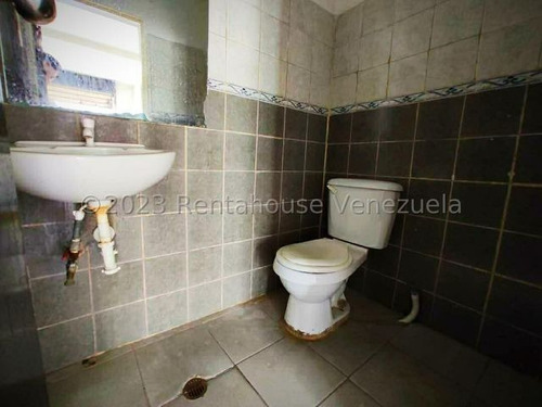 Imagen 8 de 30 de *** Estrategico Local En Alquiler** Centro Este**17 Mts** Rodeado De Comercios+panaderias**l.t** 0412+.056.+03.+76/# /co/-di/-go/ 23-17896