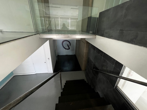 Lindo Local De 462 M2 Con Gran Acceso Desde La Calle