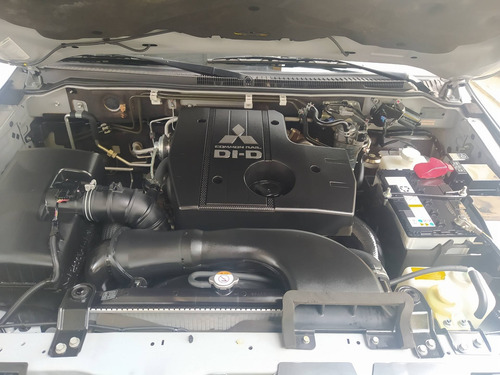 Imagem 4 de 12 de Mitsubishi Pajero Full 3.2 Hpe 4x4 16v Turbo Intercooler