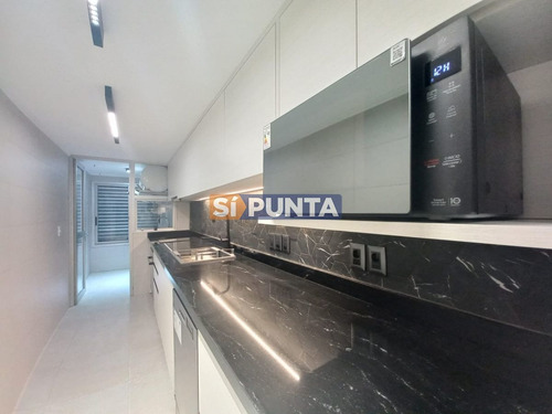 Imagen 4 de 27 de Vende Apartamento De 2 Dormitorios Y Medio En Chiverta, Reciclado Completo. Punta Del Este