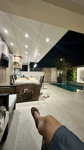 Casa 3 Quartos, 3 Banheiros, 2 Vagas Da Garagem Coberta E Área Gourmet Com Piscina