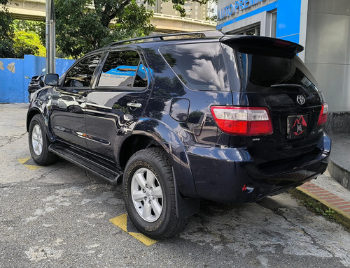 Toyota Fortuner 2010