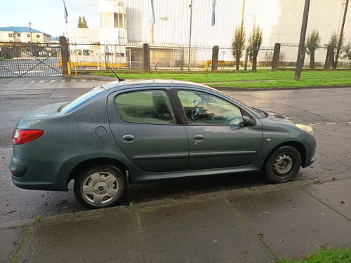 Peugeot 207 sedan compac