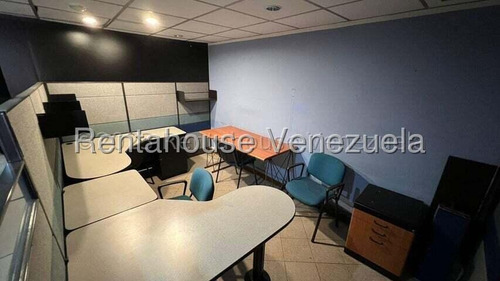 En Venta Local Comercial. - Urb. Chacao.