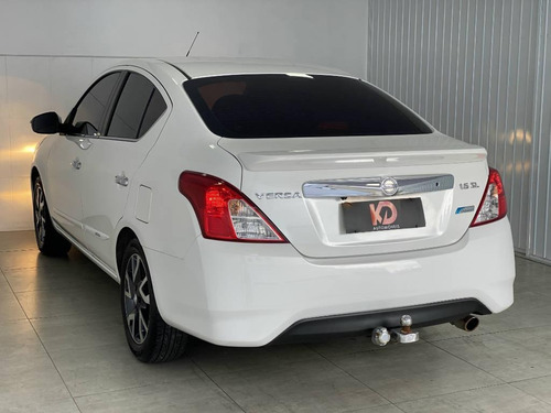 Nissan Versa 1.6 Unique Cvt