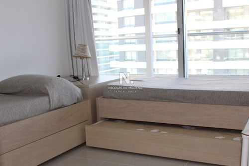 Apto 2 Dorm Y Medio, 2 Baños, Balcón- Ref: 1766