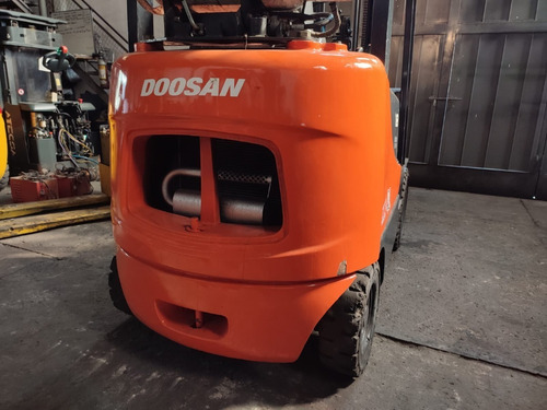 Imagen 2 de 16 de Autoelevador Doosan 1800kg Nafta/gas Motor Hyundai Torre Tri