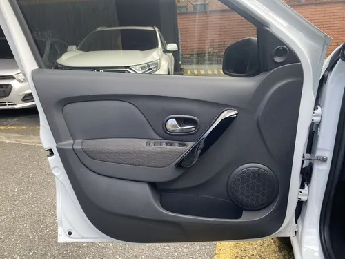 Renault Logan 1.6 Life+ Mt 4x2 2024