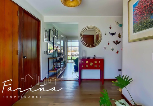 Casa En Venta De 4 Dorm. En Peñalolén