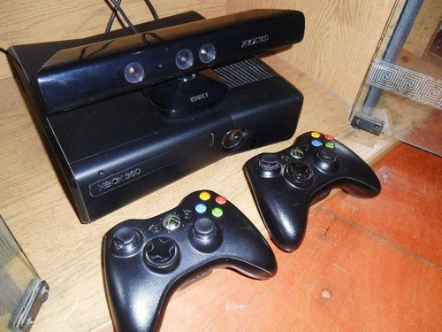 Imagen 1 de 2 de Consola Xbox 360 Slim + Kinect + 2 Joystick Como Nueva