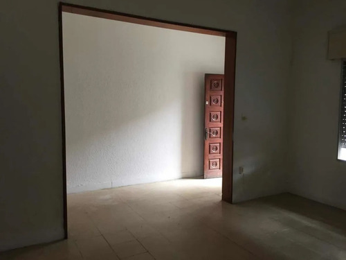 Imagen 3 de 11 de Venta!! Casa 2 Dormitorios, Garaje, La Comercial!!