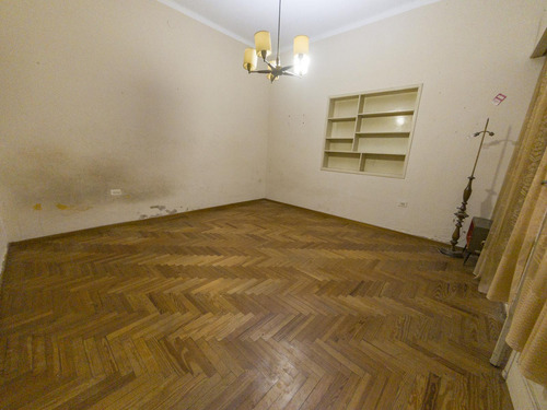 Casa 3 Amb, Lote 8,66 X 18 M En Devoto (nazarre Al 5200)