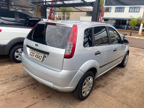 Imagem 3 de 5 de Ford Fiesta 1.0 Rocam Hatch 8v Flex 4p Manual