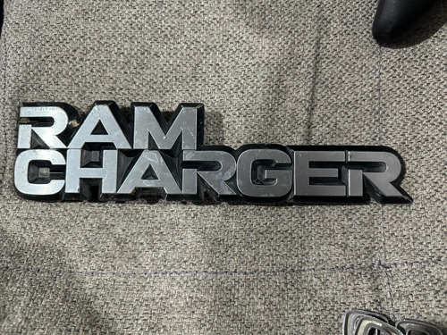 Emblema Latera Original De Ram Charger