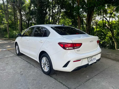 Kia Rio Vibrant 1.4 Mt