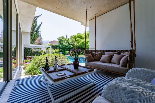 Casa En Venta De 7 Dorm. En Lo Barnechea