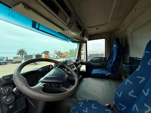 2011 Camión Iveco Trakker Ad 410t42h 8x4 Tolva 20m3