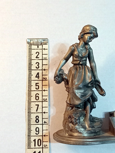 Estatuilla Original Con Calendario En Inglés Gris Oscuro (Usado)