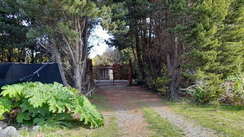 Casa Con Vista Al Volcán Y 2 Invernaderos En Puerto Varas