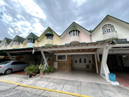 Se Vende Hermosa Casa Tipo Town House En Residencias Flamingo Suites