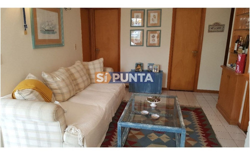 Imagen 1 de 27 de Apartamento De 2 Dormitorios Y 2 Baños A 1 Cuadra De Gorlero, Con Gran Terraza Y Parrillero Propio.