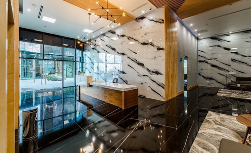 Oficina En Venta En Torre Azenzo, Con Acceso Al Balcón.