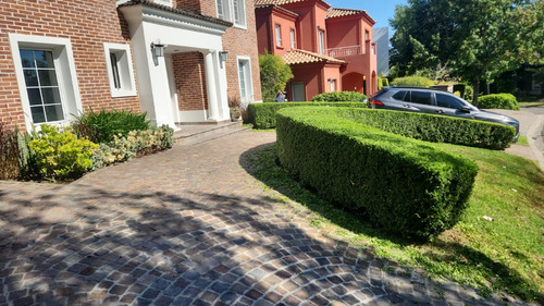 Dueño Vende! Gran Oportunidad Por Viaje. Casa Tasada En Usd450k! - Magnífica Propiedad Cerca De Todo En Barrio Privado De General Pacheco, Tigre/nordelta. Opción Alquiler - Intermediarios Abstenerse.