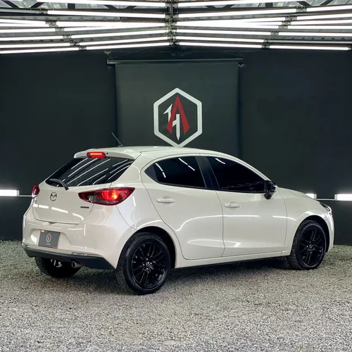 Mazda 2 Touring Carbon Edition 2024