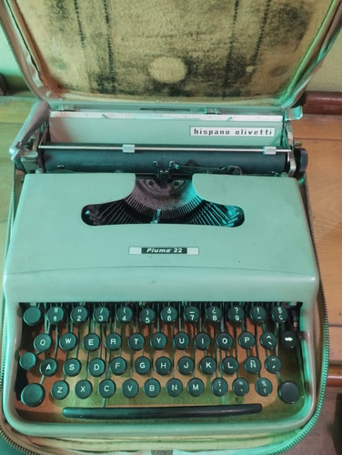 Máquina De Escribir Olivetti Pluma 22 Con Estuche Funciona!