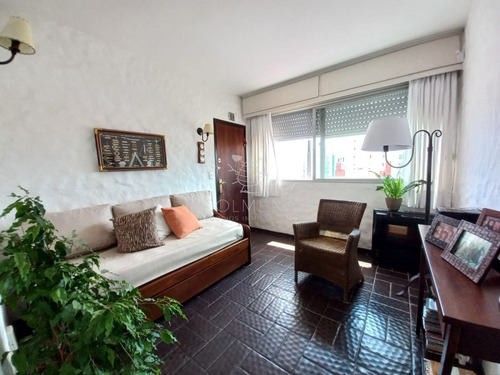 Imagen 12 de 13 de Oportunidad En Venta En Primera Linea Al Mar. Reciclado. Un Dormitorio Y Medio. - Punta Del Este Brava