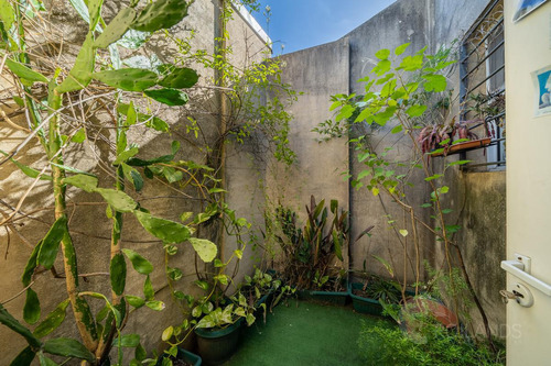 Venta Casa 6 Ambientes Con Pileta, Quincho Y Cochera En Olivos, Acepta Permuta
