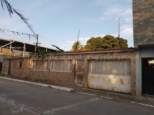 Ab Vende Para Ti! Casa Para Remodelar  Con Gran  Potencial, Tiene  Anexo  En  Obra  Gris  Para  Culminar  Con  Entrada Independiente Naguangua 