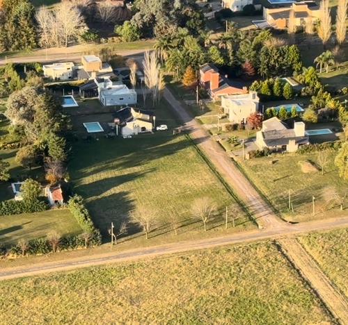 Terreno En Aero Country Club De 2000 M2