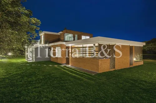 ¡espléndida Casa De Lujo En San Simón: 470m² En Lote De 1720m², 3 Años De Remodelación!
