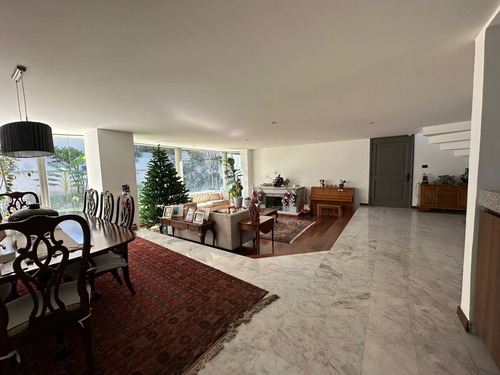 Casa Remodelada Y Llena De Espacios En El Corazón De Pedregal De San Francisco