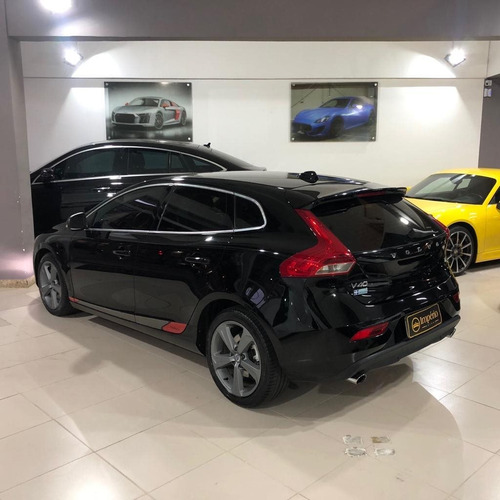Volvo V40 2.0 T4 Momentum Gasolina 4p Automático