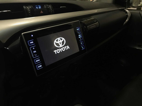 Imagen 12 de 15 de Toyota Hilux 2.4 Cd Sr 150cv 4x2 2017