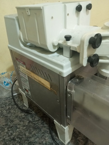 Vende-se Máquina De Salgados 4,270 R$