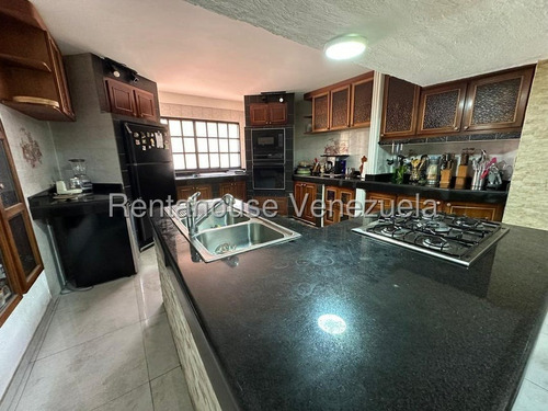 Casa Duples En Venta Ubicada En Zona Privilegiada Dentro De Urbanización En Montalbán 25-17897