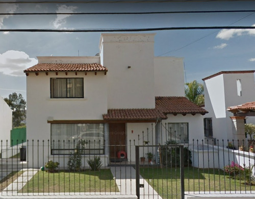 Casa En Venta En Manzanares, Juriquilla, Gran Precio De Remate Bancario!!!