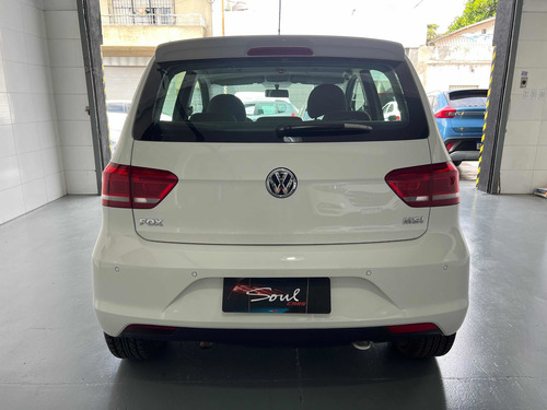 Imagen 3 de 14 de Volkswagen Fox 2015 1.6 Confortline Pack Saf