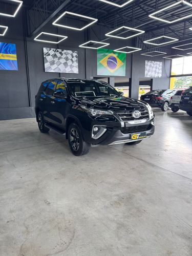 Toyota Hilux SW4 2.8 SRX DIAMOND 4X4 7 LUGARES 16V TURBO INTERCOOLER DIESEL 4P AUTOMÁTICO