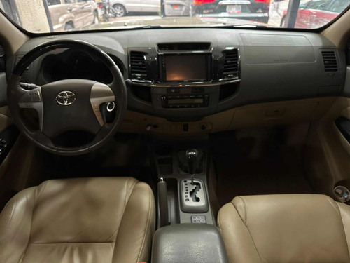Imagen 7 de 13 de Toyota Fortuner Sr
