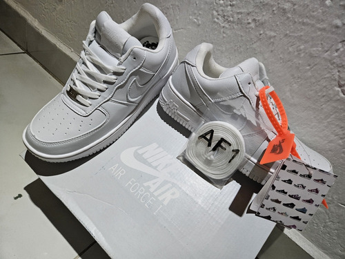 Nike Af1 Talla 5 ..(25cm)