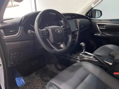 Toyota Hilux SW4 2.8 D-4D TURBO DIESEL SRX PLATINUM 7L 4X4 AUTOMÁTICO