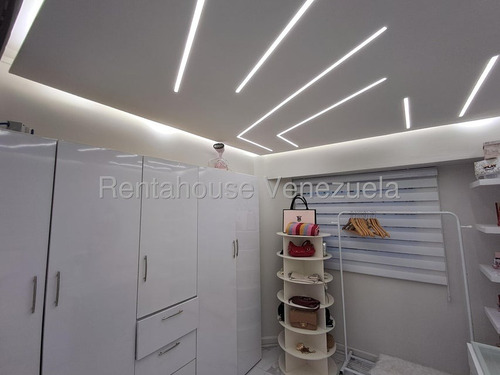 Bello, Moderno, Remodelado, Excelente Vista. 25-24297