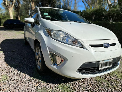 Imagen 14 de 15 de Ford Fiesta 1.6 Titanium